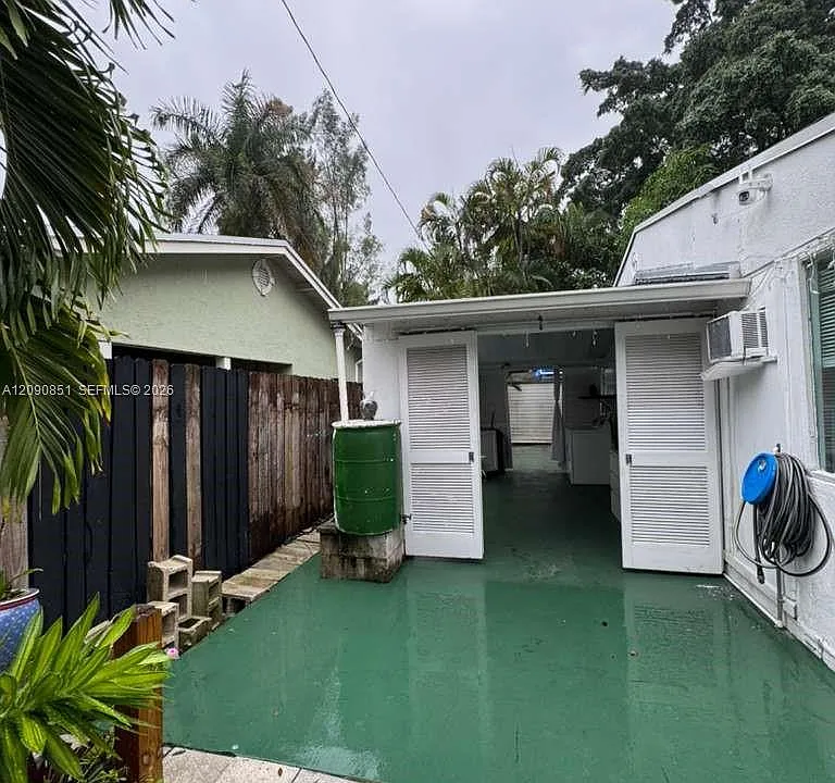 1416 SW 27th St
