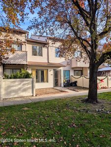 93 Selvin Loop #A, Staten Island, NY, 10303