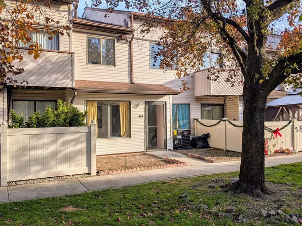 93 Selvin Loop #A, Staten Island, NY 10303