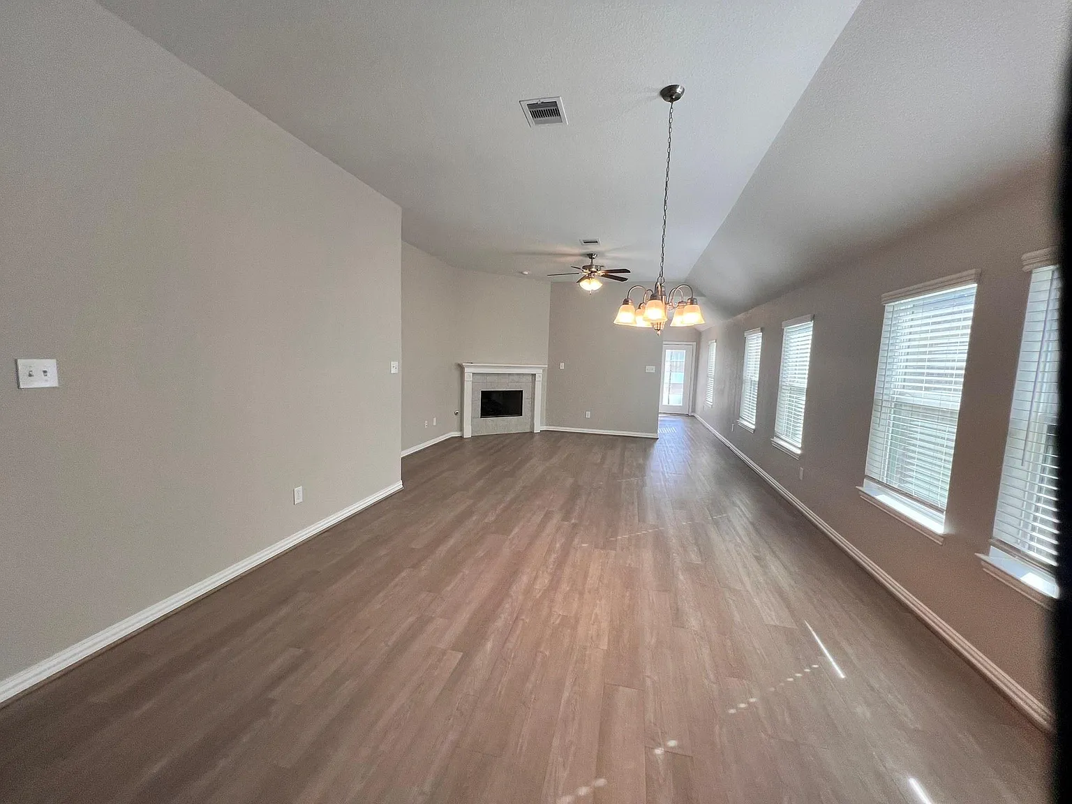 4 bed, 2.0 bath, 1753 sqft, $2,300 — Photo 3