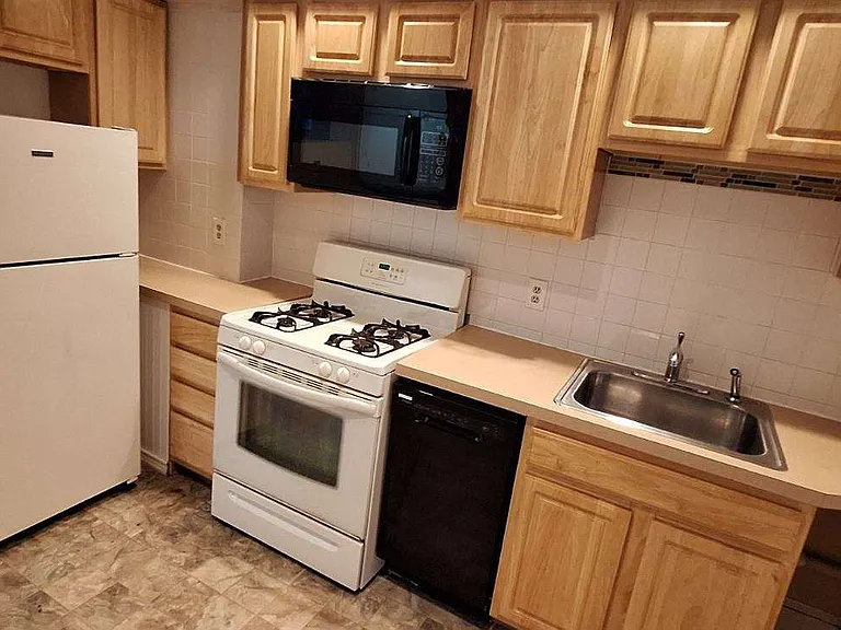 43 Eddie St #1-R — Photo 2
