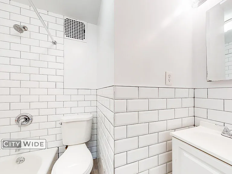 93 Clinton St #5 — Photo 3