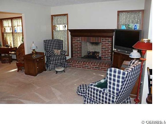 5th image of 46 Hamlin Dr