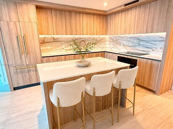 5th image of 77 SE 5th St #2701