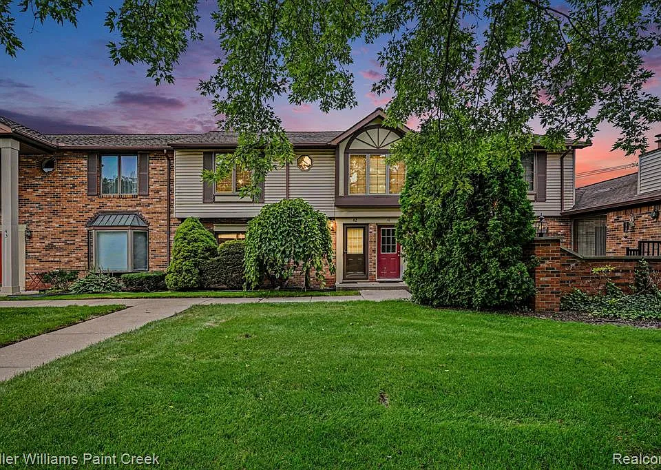 2232 London Bridge Dr