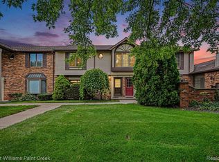 2232 London Bridge Dr, Rochester, MI 48307