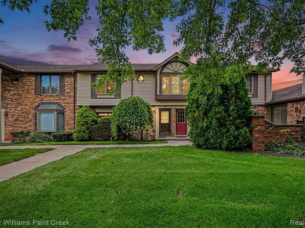 2232 London Bridge Dr, Rochester, MI 48307