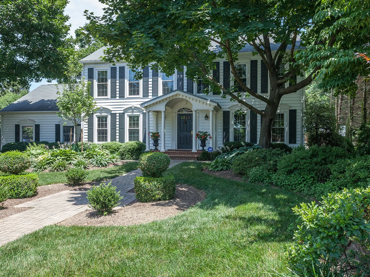 527 W Main St photo 1