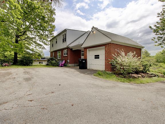 5th image of 3233 Woodland Dr SW