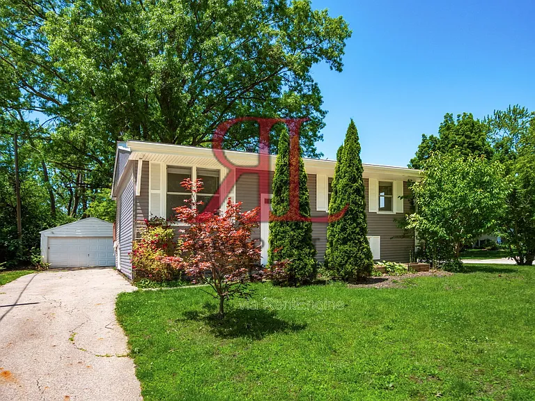 363 Regents Rd — Photo 2