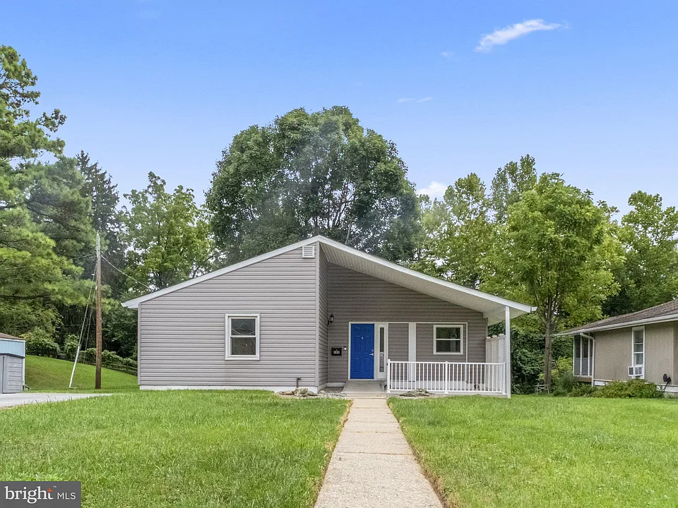 102 Greenmeadow Dr