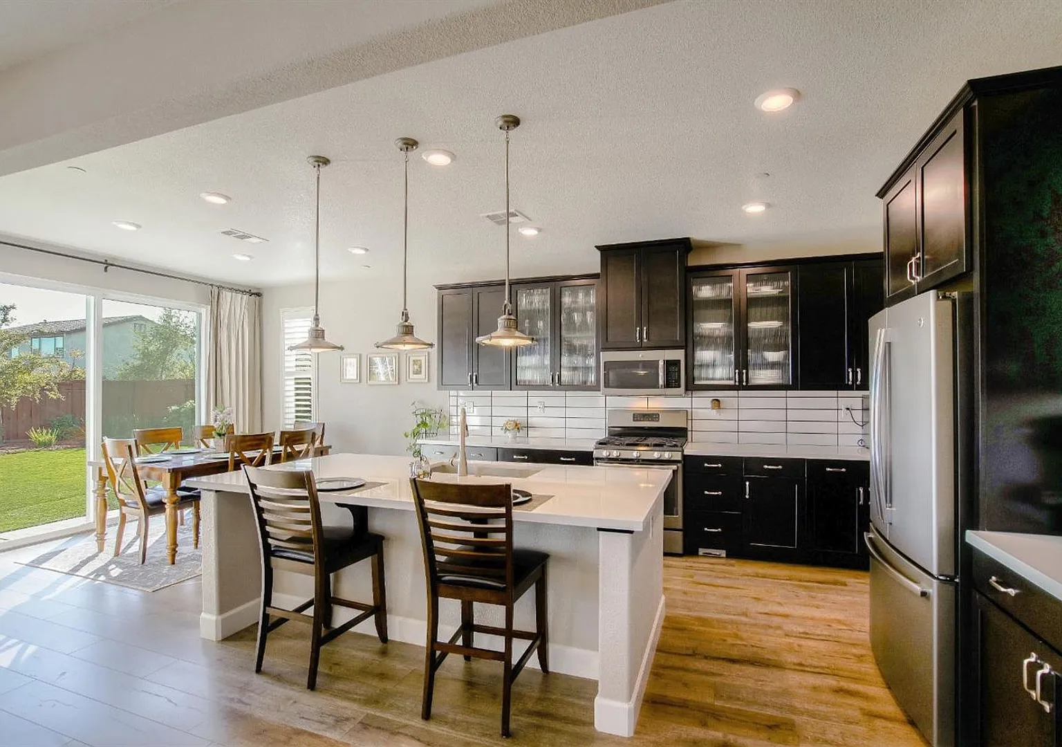 Model-Home Luxury Roseville Showpiece Home — Photo 4