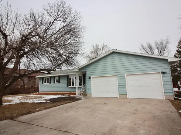 102 11th Ave S, Wahpeton, ND 58075