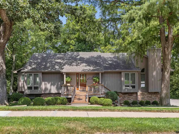 602 Dowding Ct, Bellevue, NE 68005