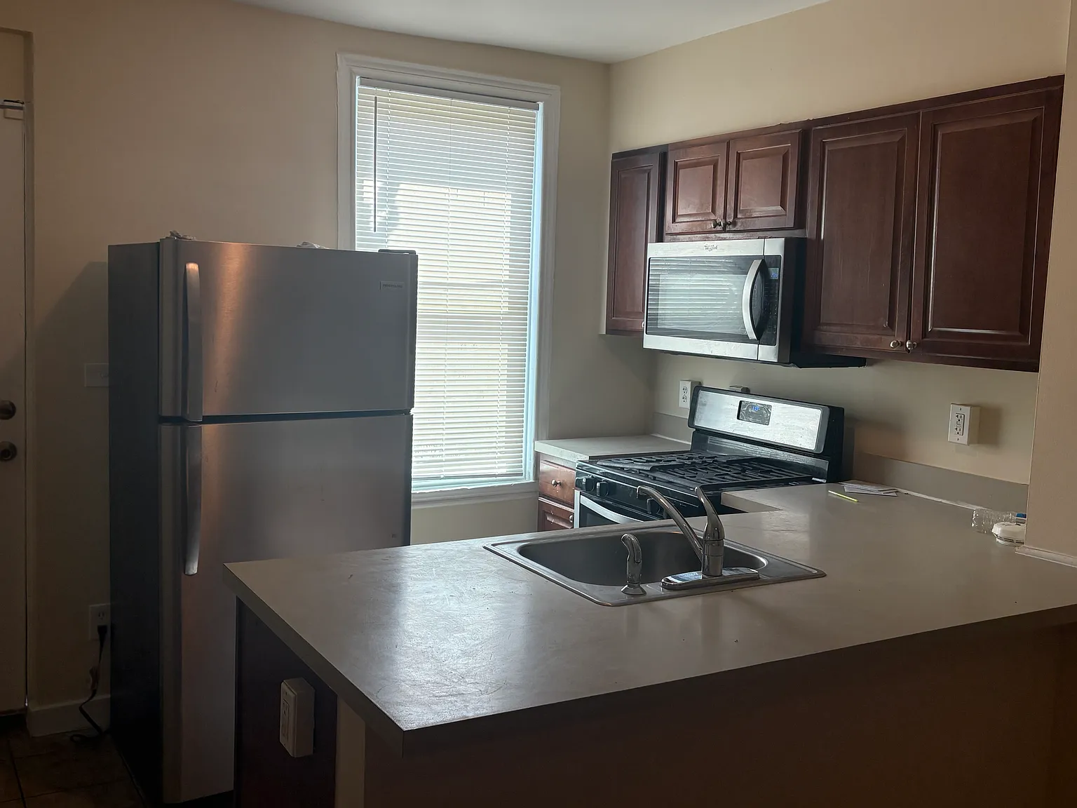 2 bed, 912 sqft, $1,350 — Photo 3