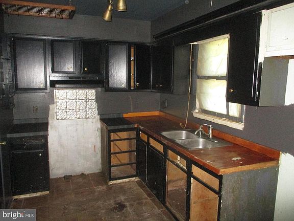 4th image of 49 Crestwood Dr