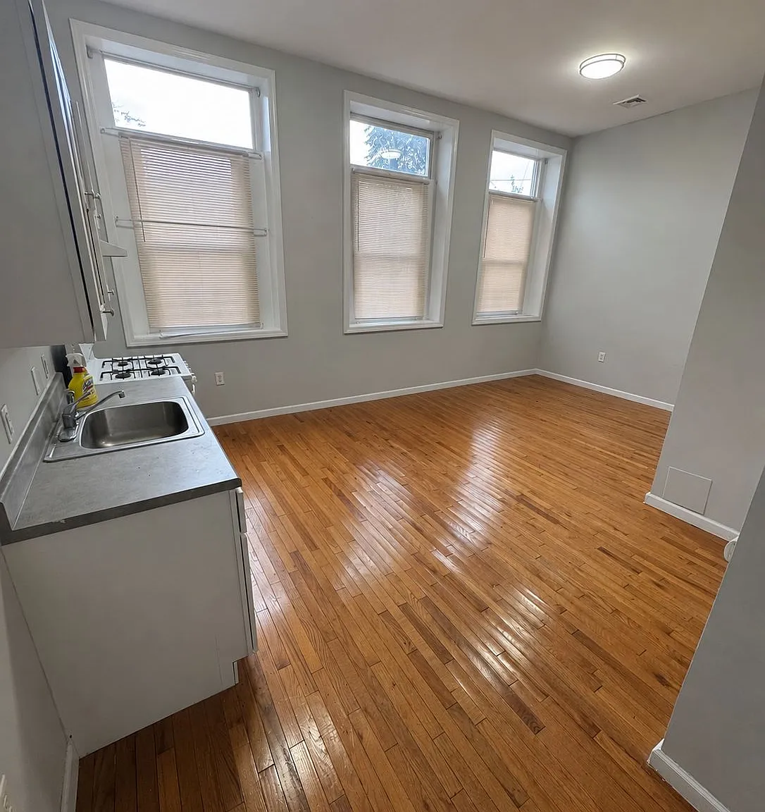 Studio, $1,454 — Photo 2