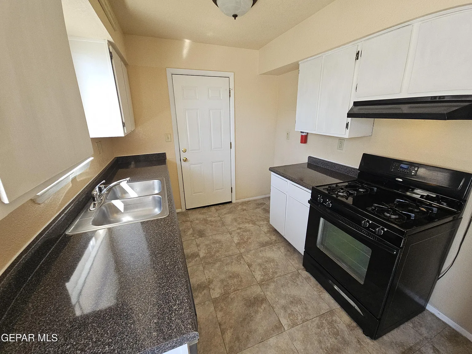 2 bed, 1.0 bath, 1688 sqft, $1,050 — Photo 4