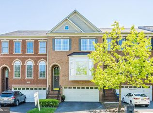 25828 Commons Sq, Chantilly, VA 20152