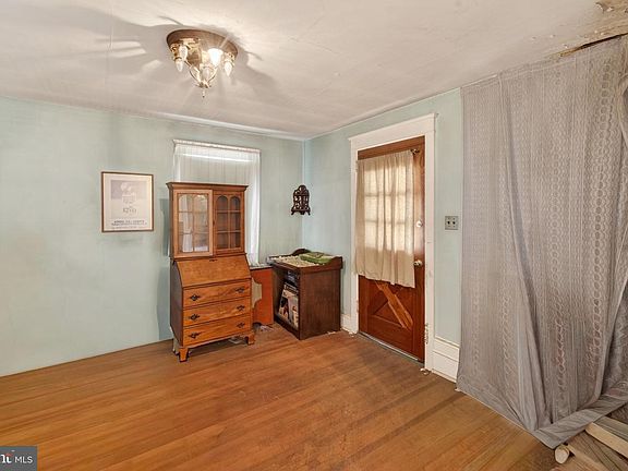 2nd image of 2583 Radcliffe Rd