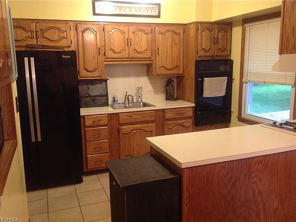 3rd image of 580 Janet Dr