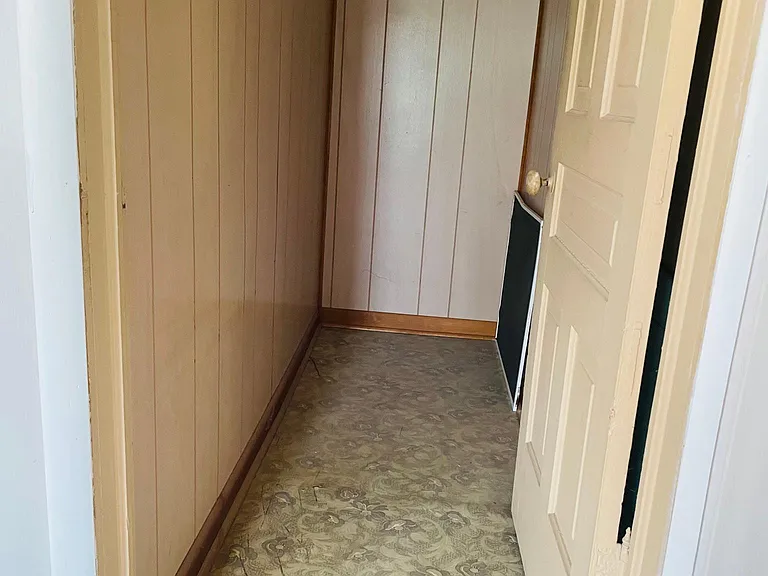 Closet to room 2