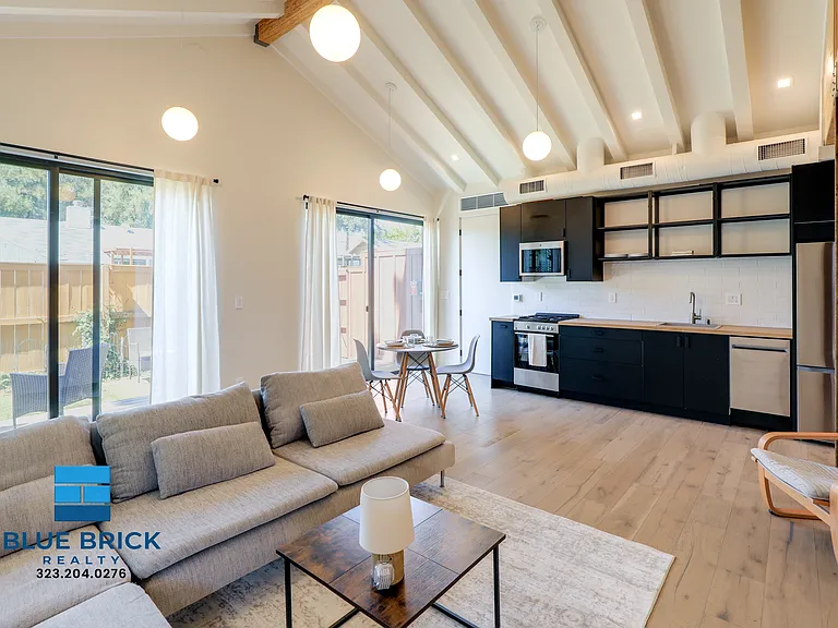 14120 Archwood St — Photo 15