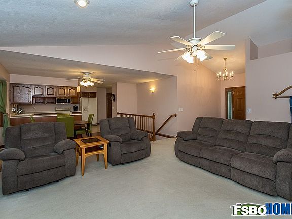 5th image of 121 E Dolan Dr