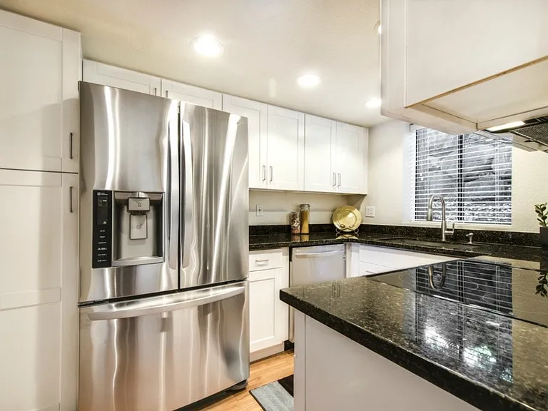 10407 NE 32nd Pl #B106 — Photo 2