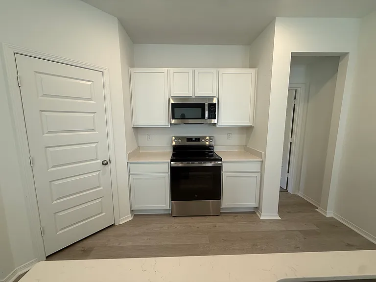 1040 Raven Walk Dr — Photo 3