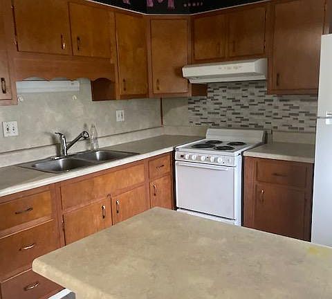 3rd image of 7727 Hazelcrest Dr APT H