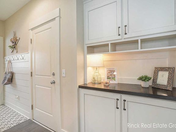 4th image of 8575 Alles Park Dr Unit 5