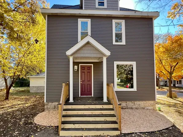 325 1st St NW, Mason City, IA 50401