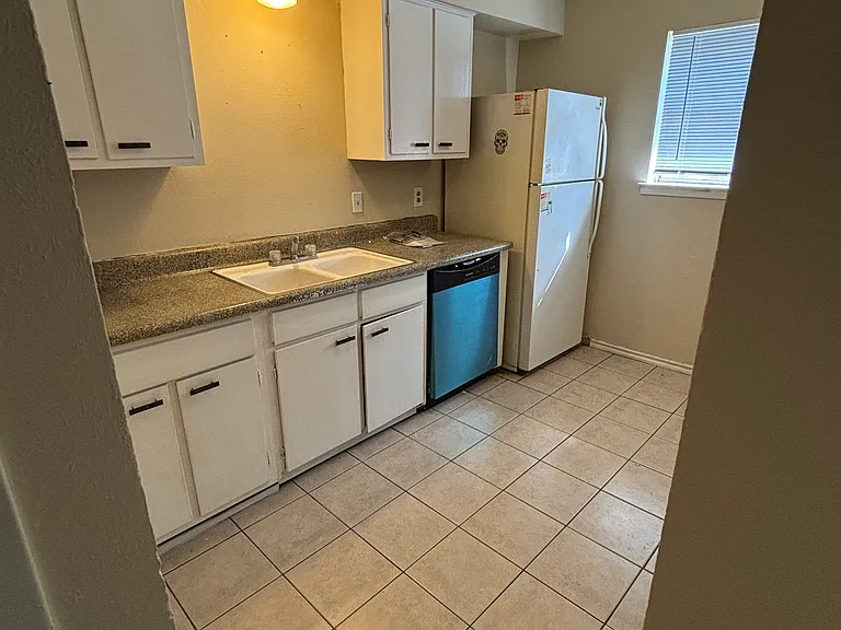 406 Rita Dr — Photo 4