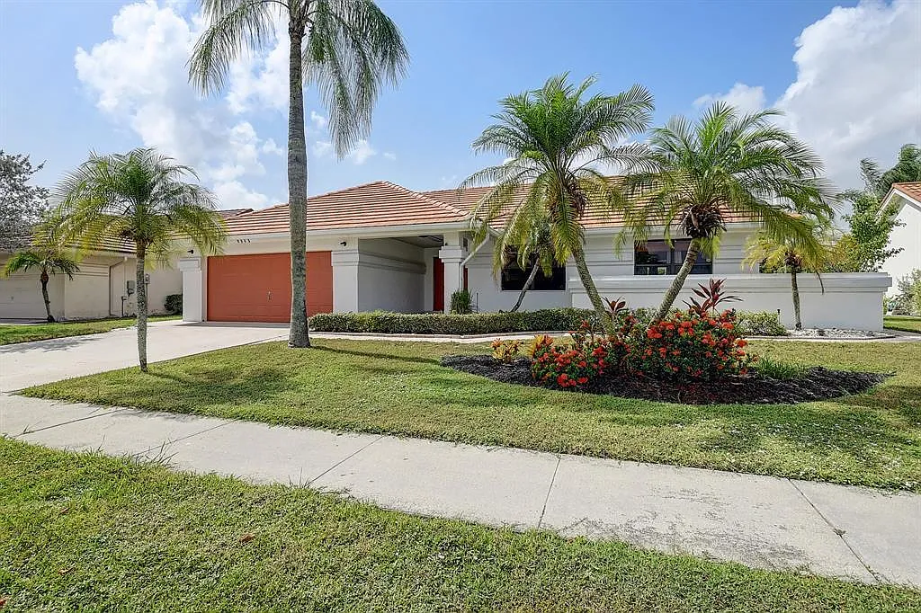 3 bed, 2.0 bath, 1867 sqft, $3,500 — Photo 2