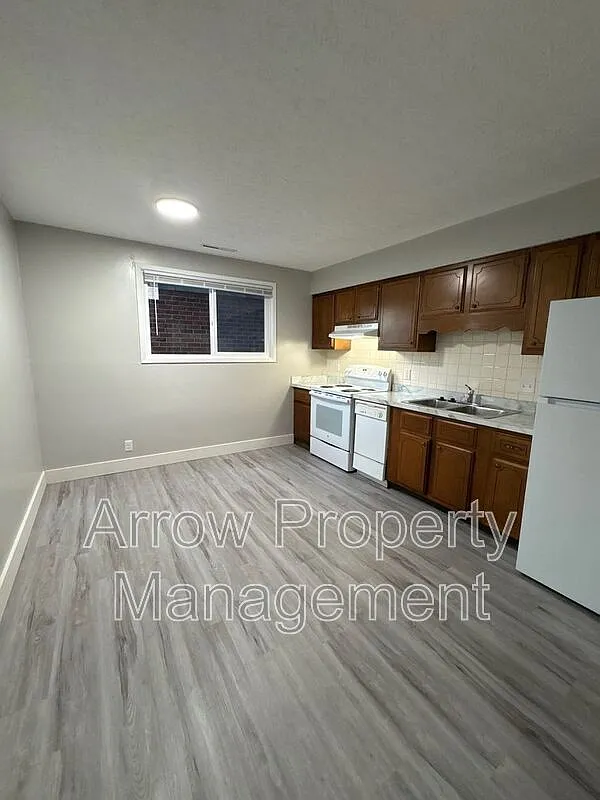 2 bed, 1.0 bath, $895 — Photo 4