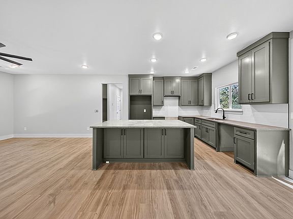 3rd image of 10 Bankfoot Ln