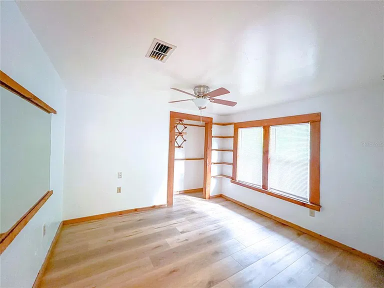 25825 W Newberry Rd — Photo 10