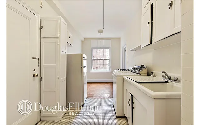 Sold by Douglas Elliman | media 2