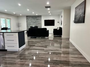 11405 Central Dr W, Carmel, IN 46032