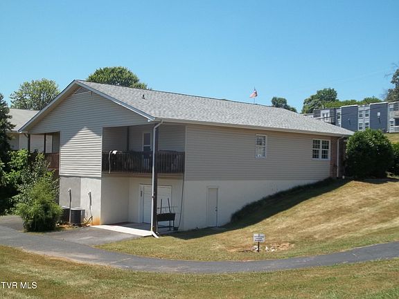 3rd image of 723 Teasel Dr #0