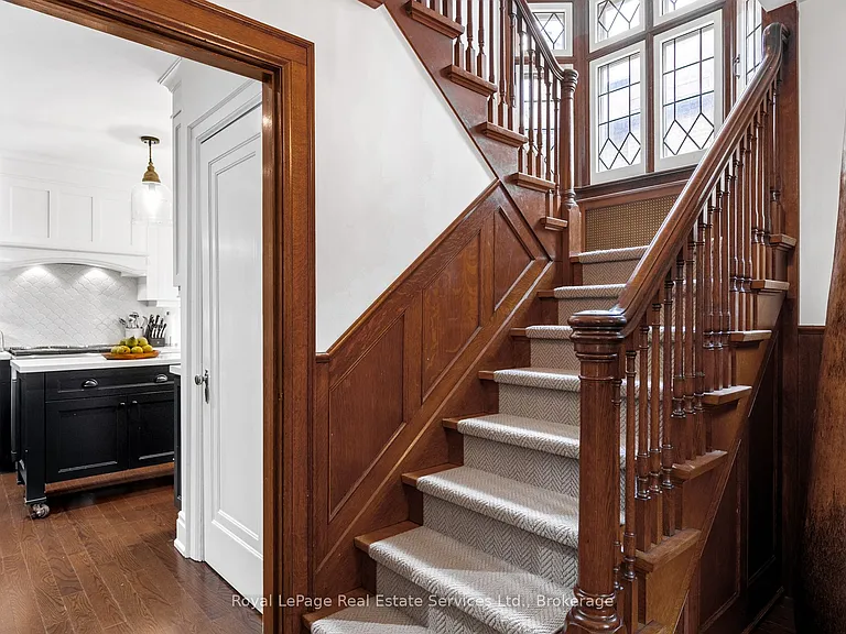 28 Thompson Ave — Photo 4