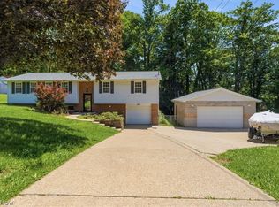2098 Meadowview Dr, Parkersburg, WV 26104