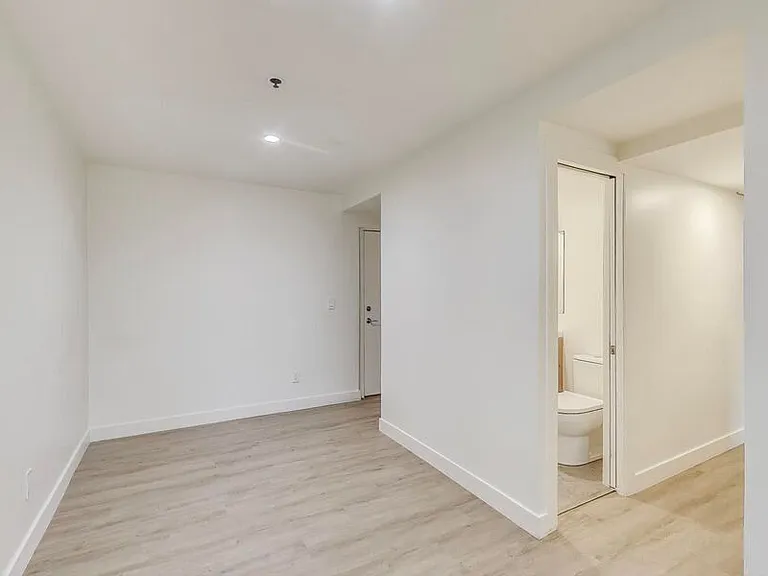 95 41st St #201 — Photo 5