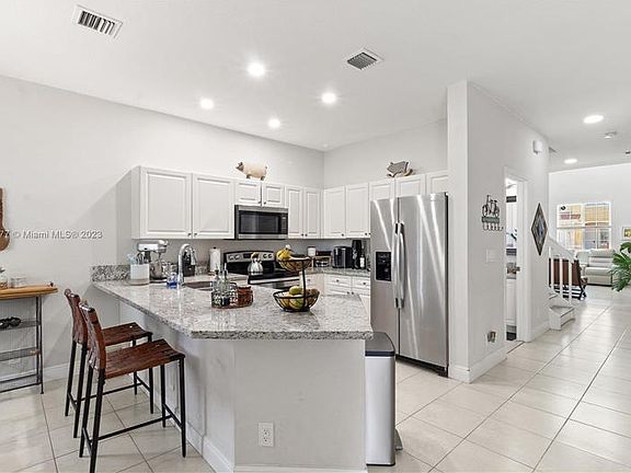 4th image of 5343 SW 40th Ave