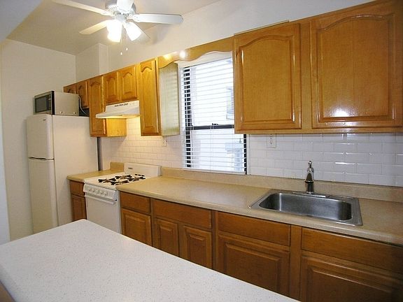 2nd image of 246 7th Ave #8