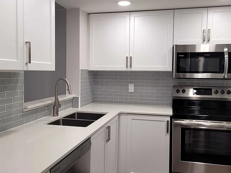225 Davenport Rd #204 — Photo 5