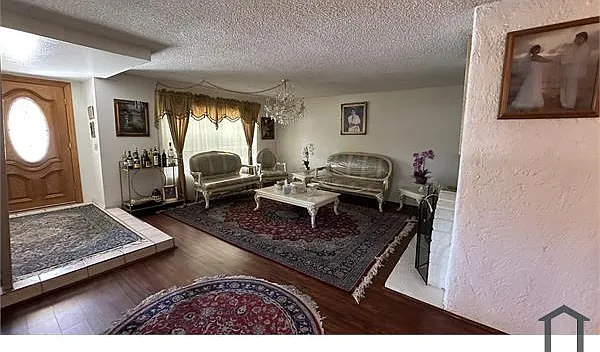 6217 Newcastle Ave — Photo 5