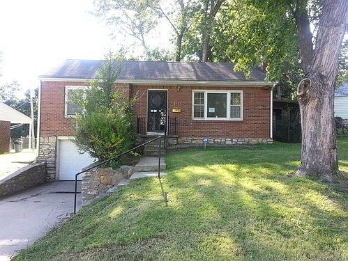 1st image of 2764 N 32nd St