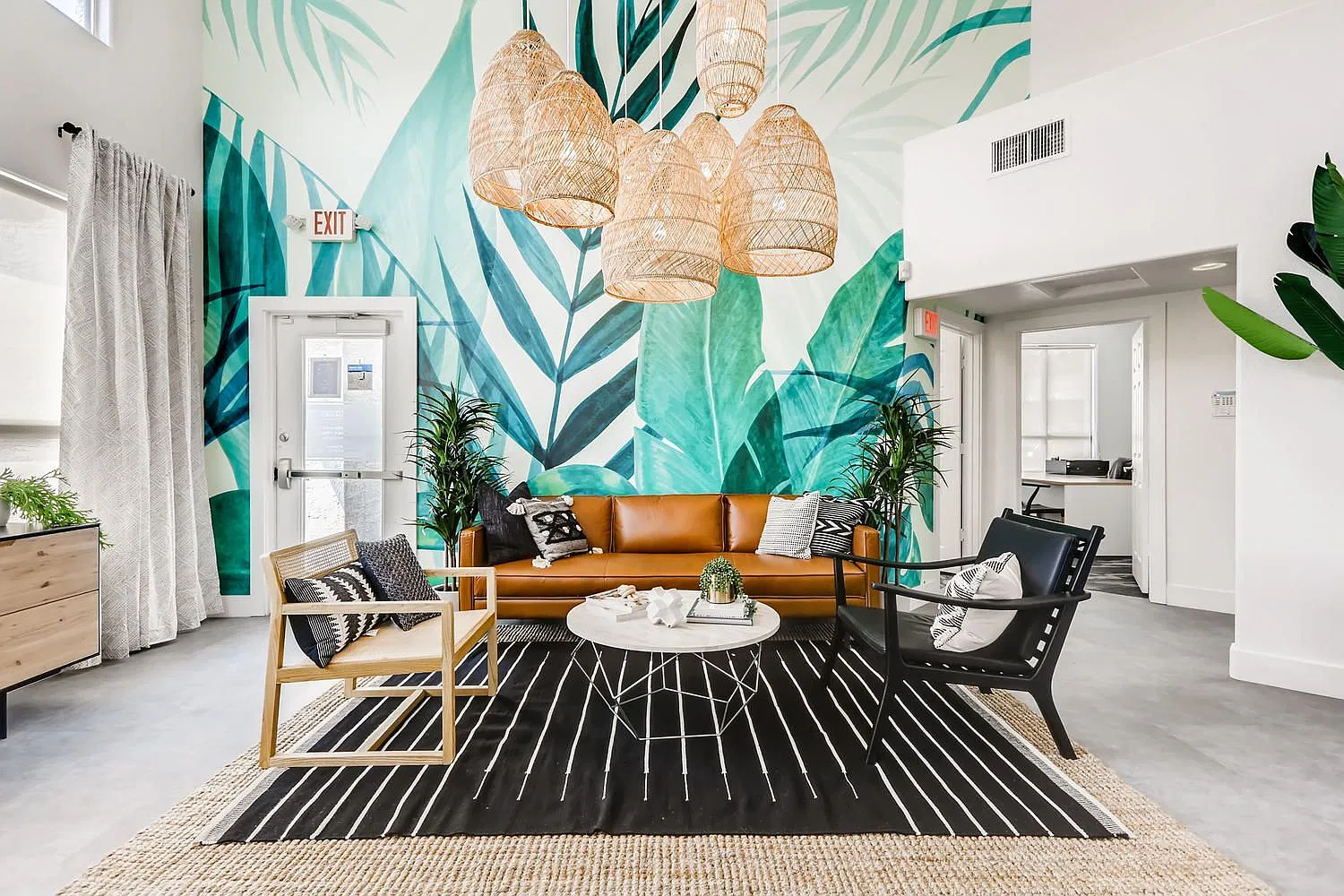 Palm Court Apartments — Photo 2